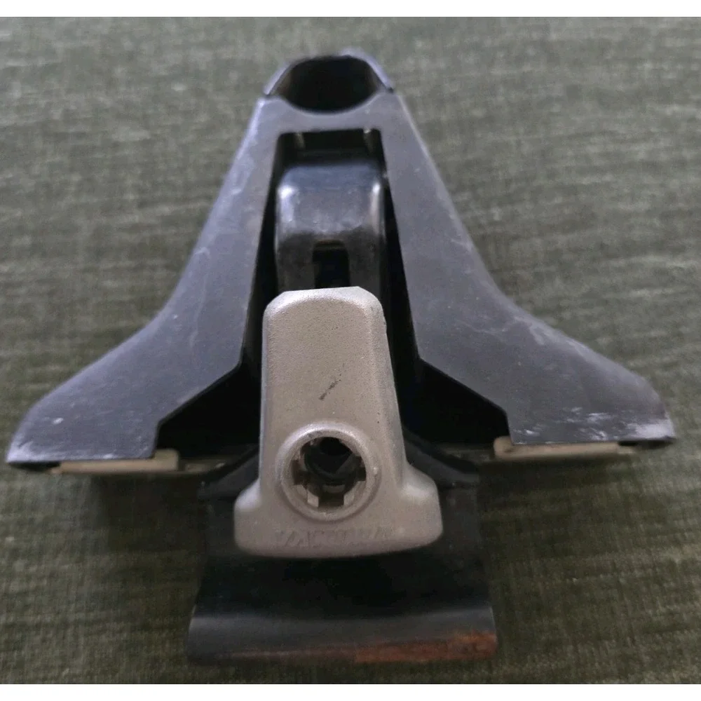 Yakima Roof Rack LowRider Towers Pair Large Rail Mount Feet